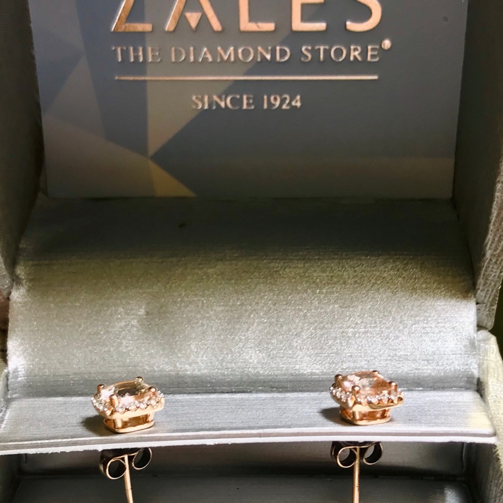 REAL🥰 ROSE GOLD DIAMOND STUDS - Picture 5 of 7